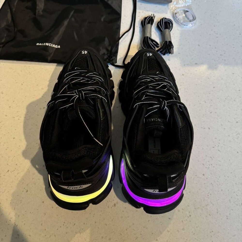 Balenciaga Men's Black Trainers - Picture 2 of 3